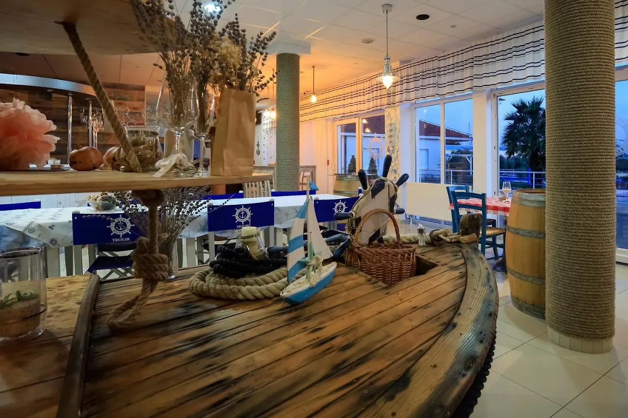 Porto Samaria Holiday Apartments  Trogir